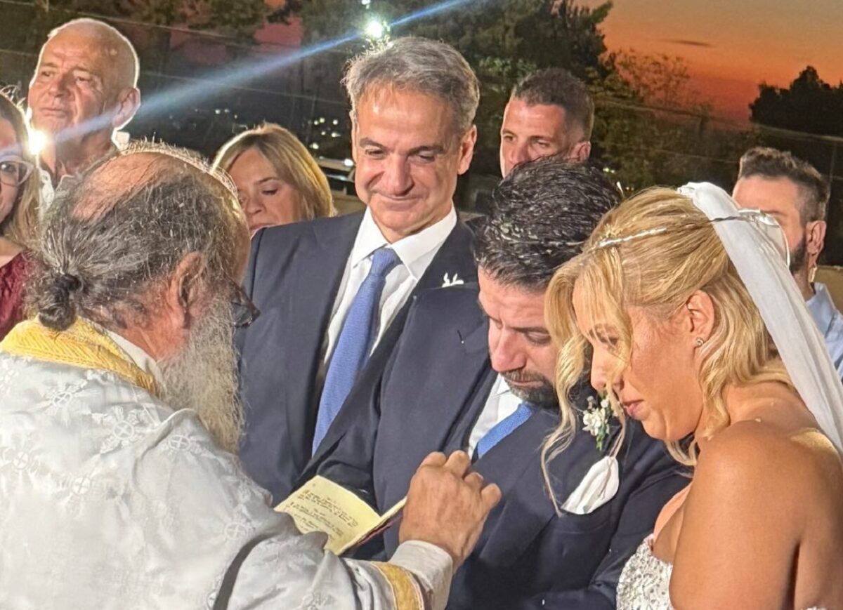 Ο Κυριάκος Μητσοτάκης πάντρεψε την Εβίνα Γιακουμάτου και τον Ελπιδοφόρο Παπανικολόπουλο