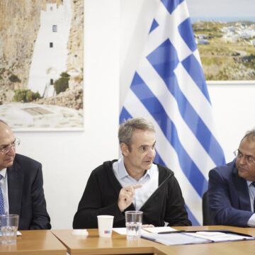 Ο Κυριάκος Μητσοτάκης στην Αμοργό
