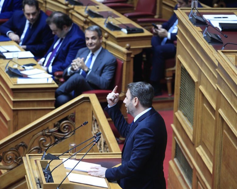 Μετωπική ΝΔ – ΠΑΣΟΚ για τον ΟΠΕΚΕΠΕ: Το κυβερνών κόμμα «καρφώνει» στέλεχος της αξιωματικής αντιπολίτευσης