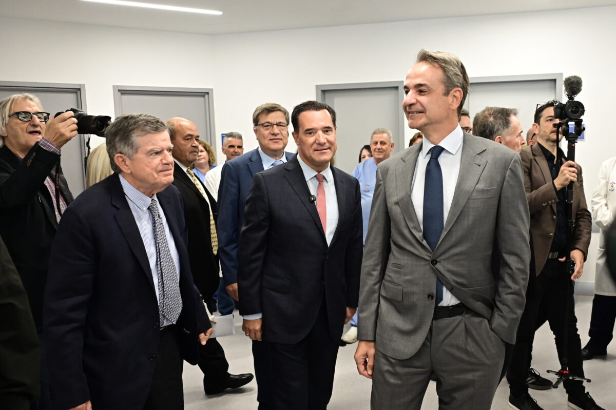 Ο Κυριάκος Μητσοτάκης στο νοσοκομείο Αττικόν