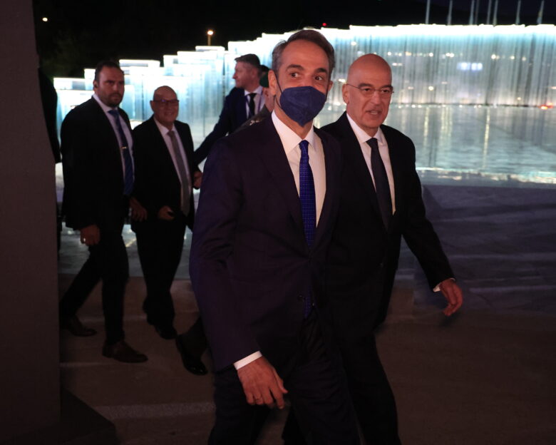 Μητσοτάκης και Δένδιας στέλνουν μήνυμα ενότητας και ετοιμάζουν αλλαγές στον Άγνωστο Στρατιώτη – Προκήρυξη διαγωνισμού για την ανάδειξη του Μνημείου