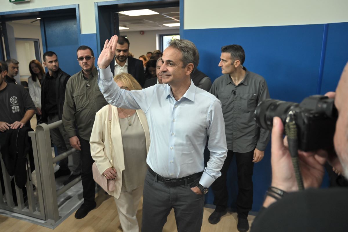 Ο πρωθυπουργός επισκέφθηκε το κλειστό γυμναστήριο της Πεντέλης