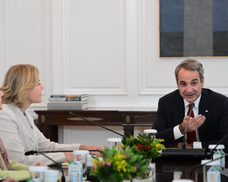 Ο Κυριάκος Μητσοτάκης συναντήθηκε με την αντιπρόεδρο της Κομισιόν –  Δήλωσε εντυπωσιασμένη από την ανάπτυξη δυνατοτήτων σε κρίσιμες τεχνολογίες στην Ελλάδα