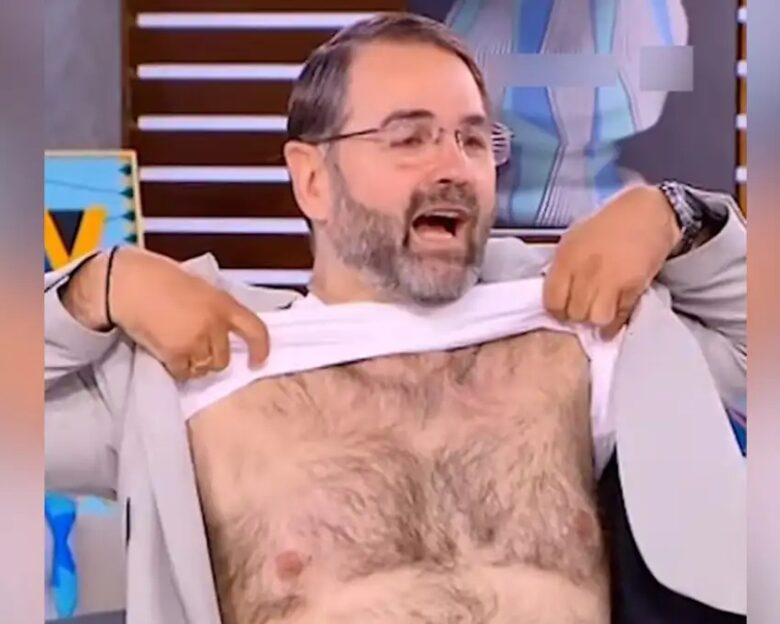 Ο Σταύρος Μπαλάσκας για τη μπλούζα που σήκωσε: Με σχολιάζουν κάτι «ξάπλες» με την κοιλιά έξω που τρώνε ζαμπονοτυρόπιτα