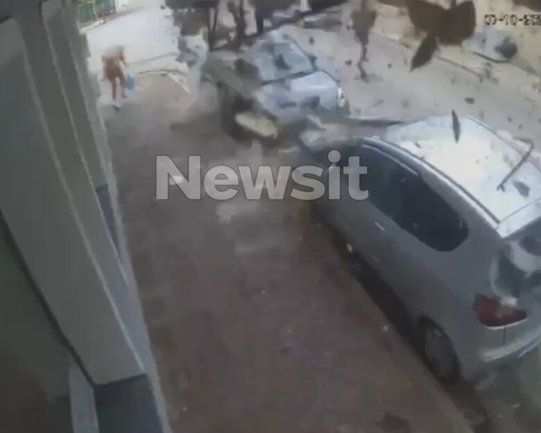 Και δεύτερη γυναίκα σώθηκε από θαύμα από την κατάρρευση του μπαλκονιού στο Λαύριο – Νέο βίντεο ντοκουμέντο