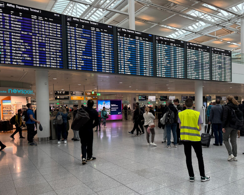 Μόναχο: Σταδιακή επανέναρξη των πτήσεων μετά την εισβολή drones – Φουντώνει η συζήτηση για την ασφάλεια των αερομεταφορών στη Γερμανία