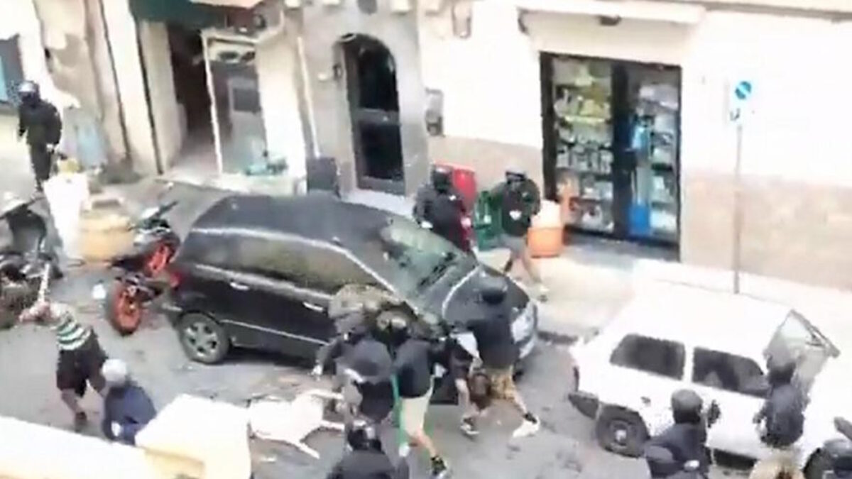 Νάπολι – Σπόρτινγκ Λισαβόνας: Καρεκλιές και άγριο ξύλο οπαδών πριν τον αγώνα του Champions League