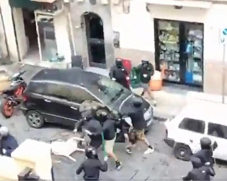 Νάπολι – Σπόρτινγκ Λισαβόνας: Καρεκλιές και άγριο ξύλο οπαδών πριν τον αγώνα του Champions League
