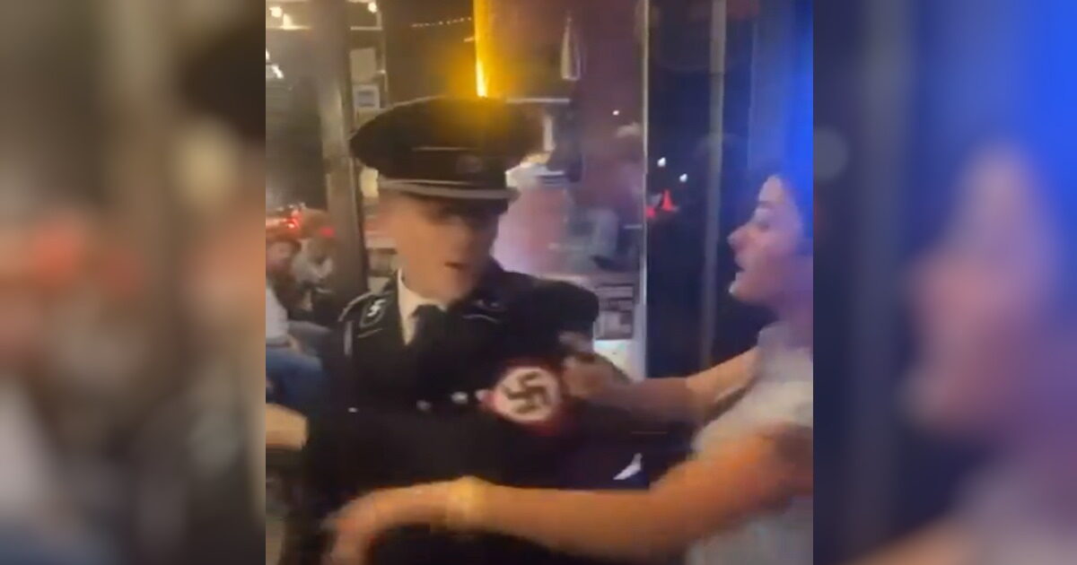 USA: A 33-year-old man entered a pub dressed in a Nazi uniform – He punched a student who tried to chase him out and broke her nose USA: A 33-year-old man entered a pub dressed in a Nazi uniform – He punched a student who tried to chase him out and broke her nose