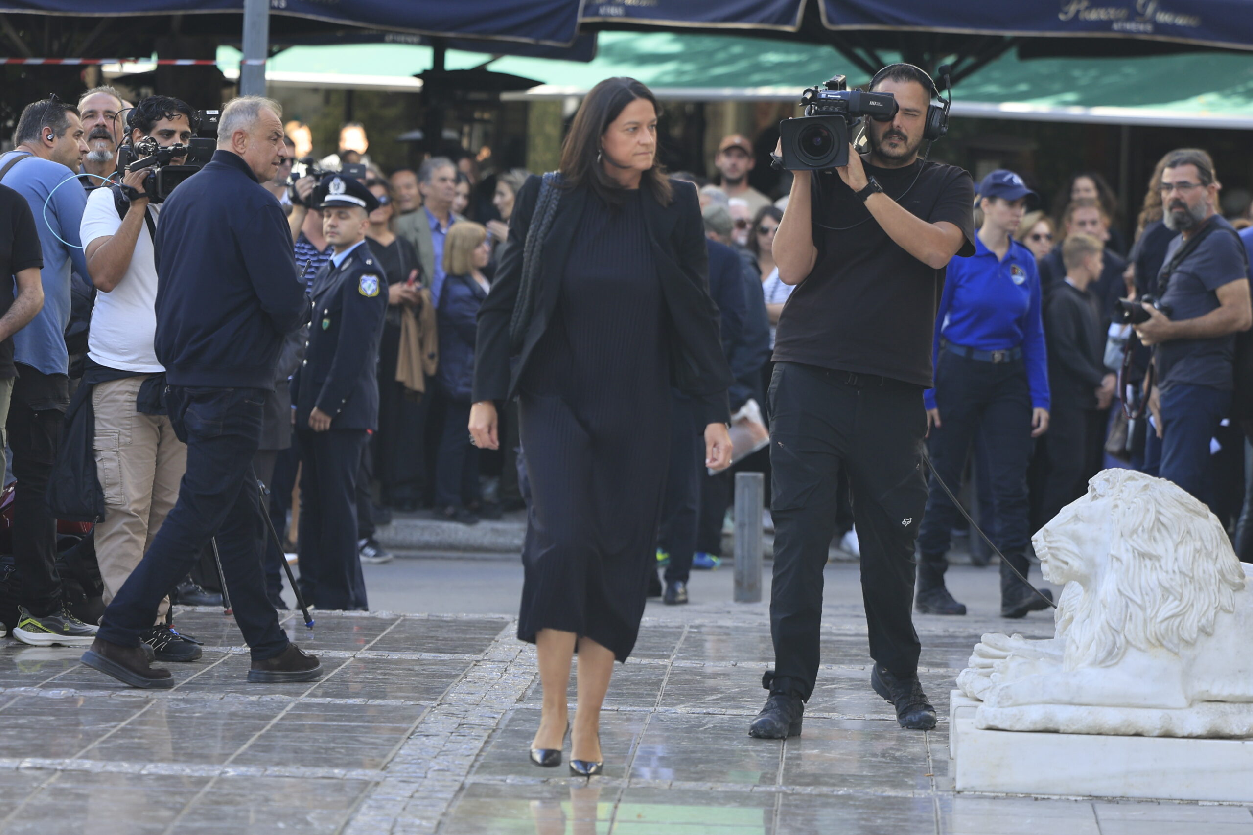 Κηδεία Διονύση Σαββόπουλου. Εξόδιος ακολουθία στη Μητρόπολη Αθηνών.Σάββατο 25 Οκτωβρίου 2025   (ΓΙΩΡΓΟΣ ΚΟΝΤΑΡΙΝΗΣ/EUROKINISSI)
