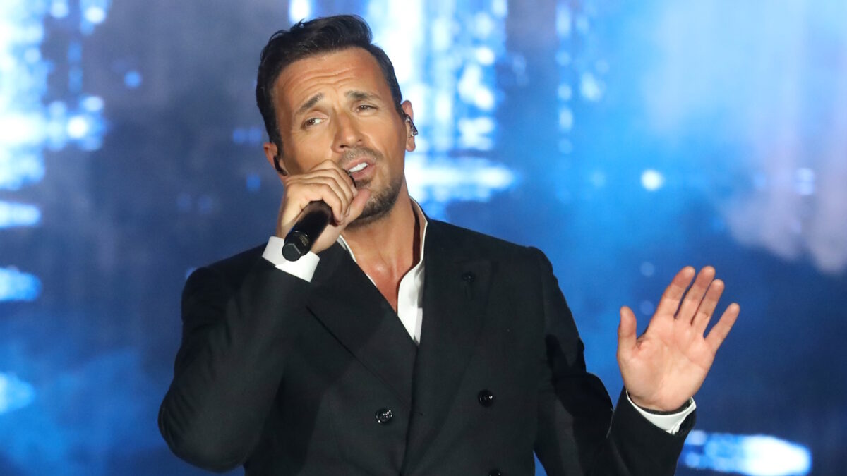 The Voice Ρουμανίας: Παίκτης τραγούδησε Νίκο Βέρτη και εντυπωσίασε τους κριτές
