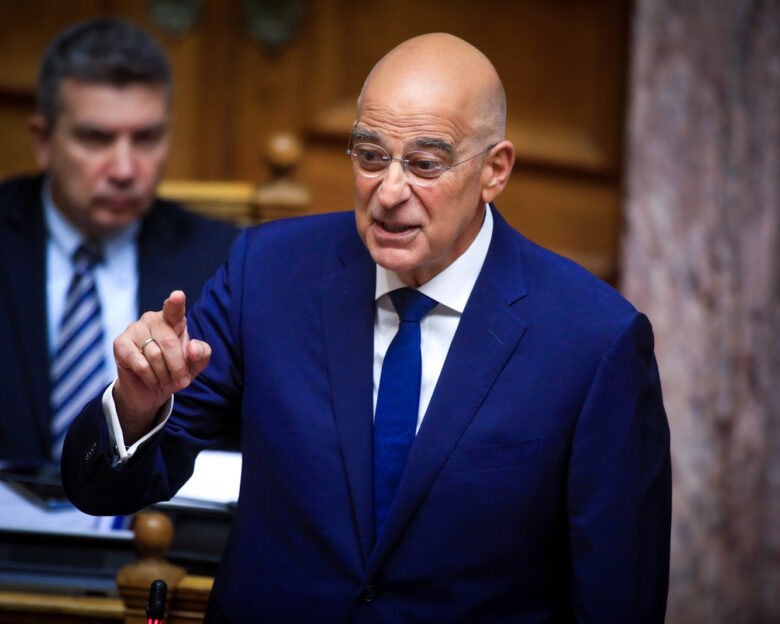 Αποστάσεις Δένδια για το Μνημείο Άγνωστου Στρατιώτη: «Δεν πρέπει να χρησιμοποιείται ως μέσο έκφρασης πολιτικών επιδιώξεων» – Απών από την ψήφιση της τροπολογίας