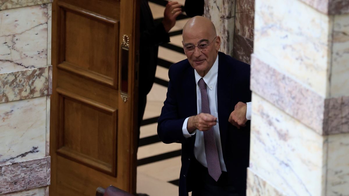 Ο Νίκος Δένδιας στην Ολομέλεια της Βουλής