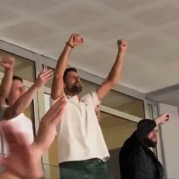Ο Νόβακ Τζόκοβιτς τραγούδησε σύνθημα του Ολυμπιακού στο Ερυθρός Αστέρας – Μπασκόνια