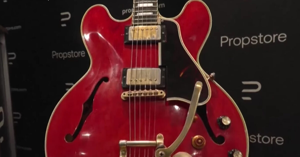 Oasis’ Noel Gallagher’s broken guitar sold for €332,000 Oasis’ Noel Gallagher’s broken guitar sold for €332,000