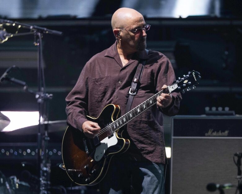 Oasis: Ο κιθαρίστας Bonehead διαγνώστηκε με καρκίνο – Συγκίνηση στους θαυμαστές