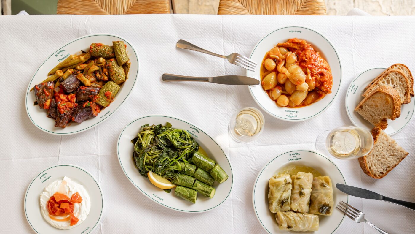 Αθήνα – Παρίσι: Ένα τραπέζι, δύο ταβέρνες, άπειρη γεύση