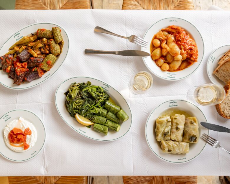 Αθήνα – Παρίσι: Ένα τραπέζι, δύο ταβέρνες, άπειρη γεύση