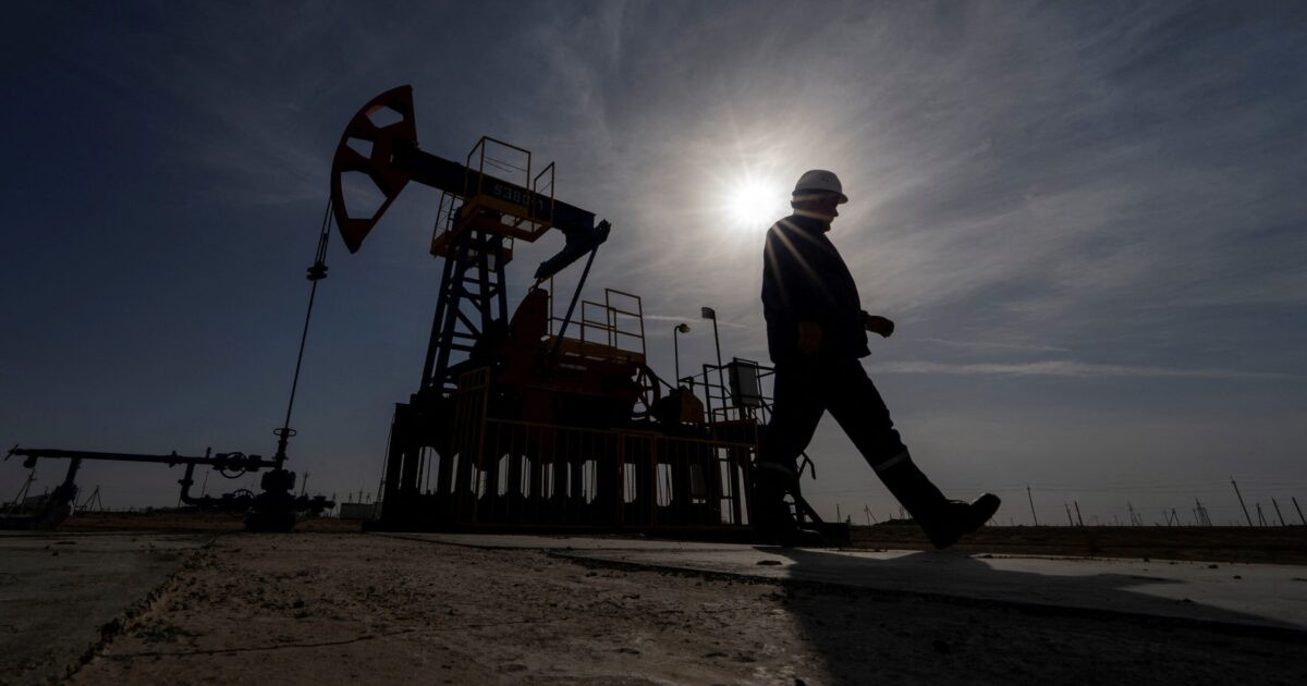How can a new oil price rally affect the Greek economy?
