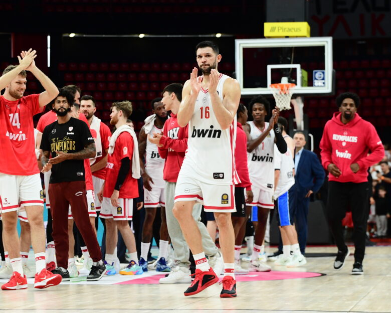 Ολυμπιακός – Πανιώνιος 81-66: Άνετη επικράτηση στο ΣΕΦ στην επιστροφή των Γουόκαπ και Φουρνιέ