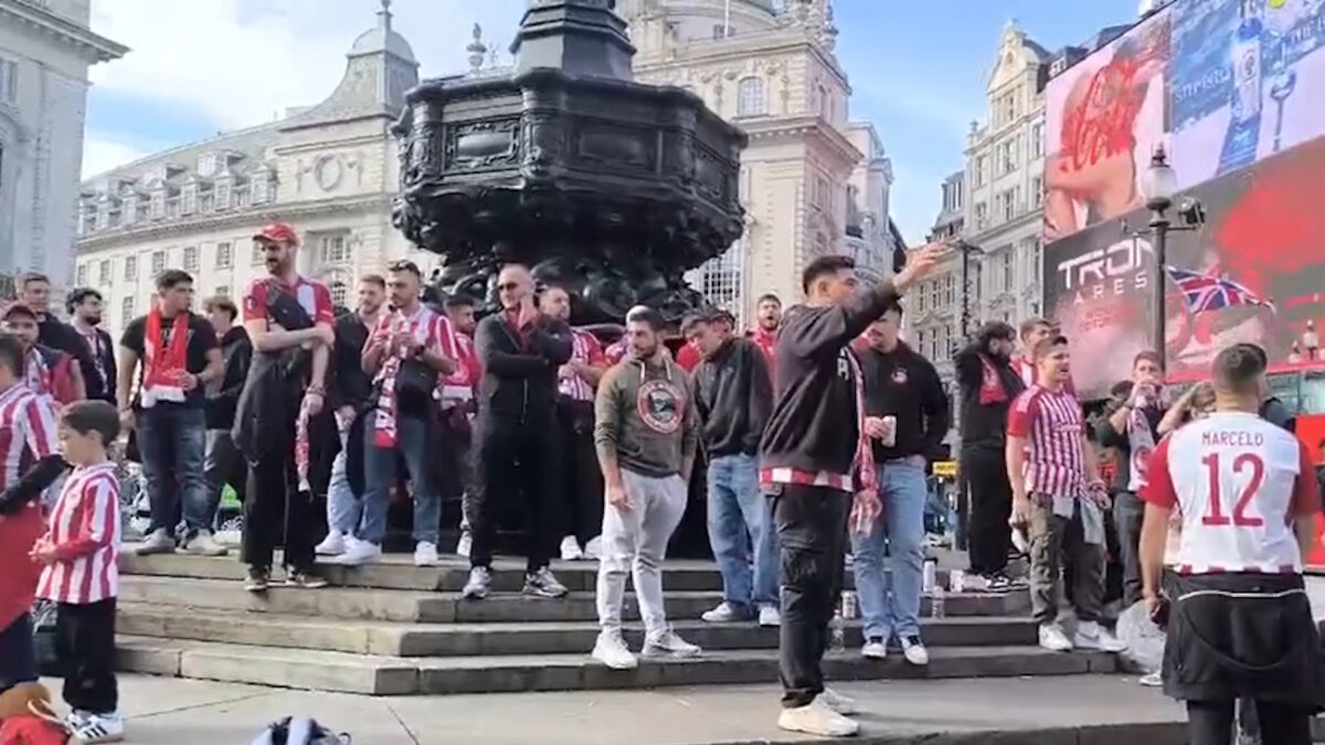 Άρσεναλ – Ολυμπιακός: Οι φίλοι των Πειραιωτών ξεσήκωσαν το κέντρο του Λονδίνου