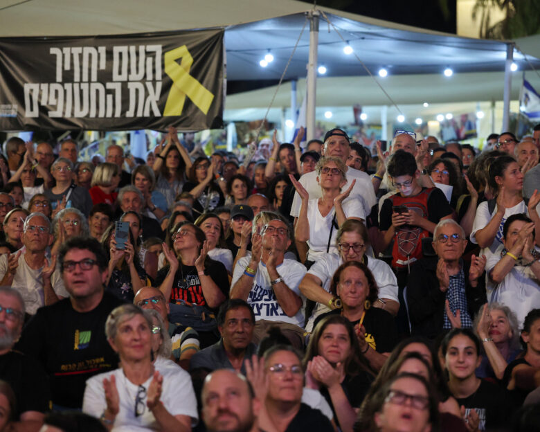 Από στιγμή σε στιγμή η απελευθέρωση των 20 ομήρων από τη Χαμάς στο Ισραήλ