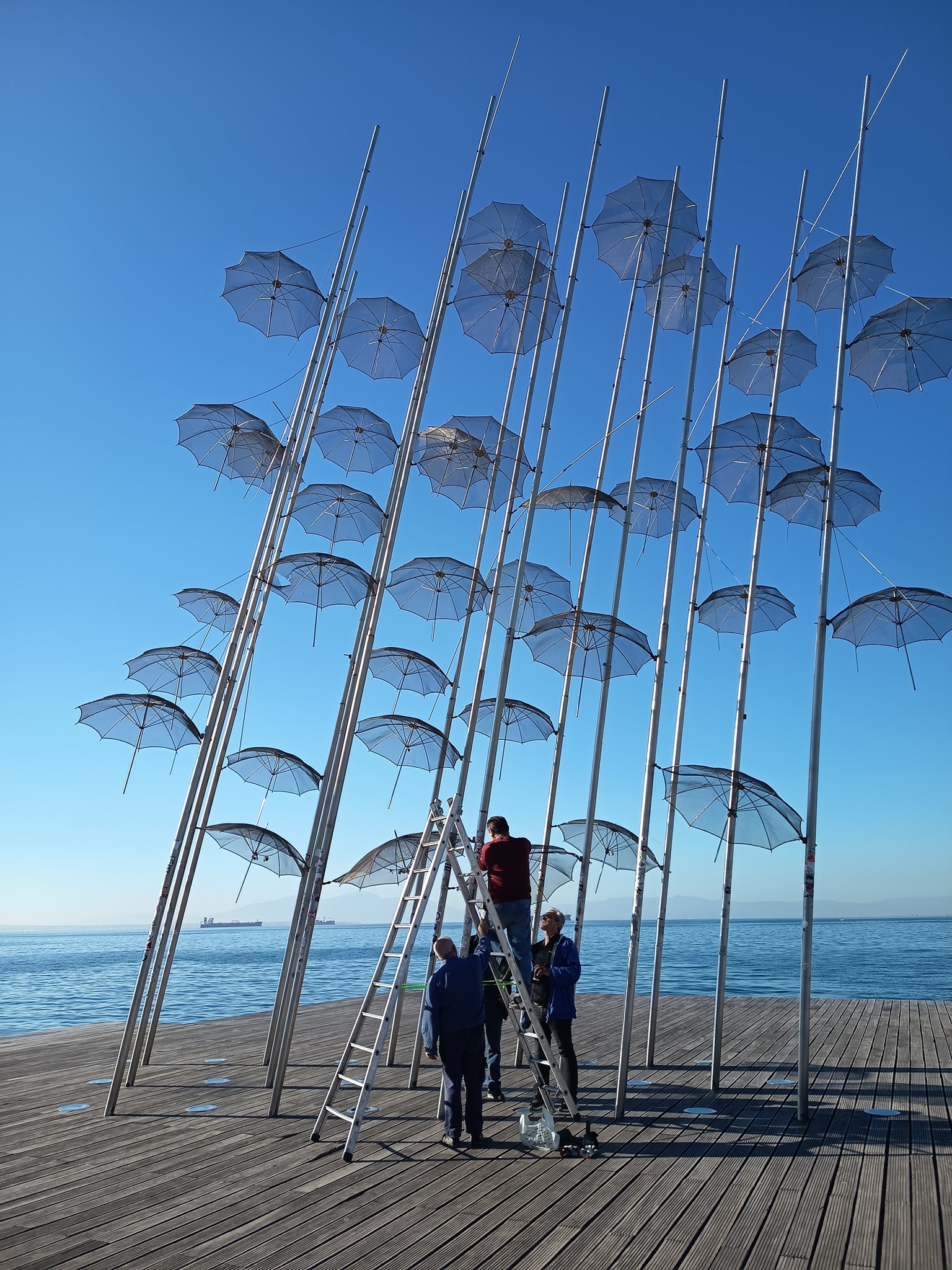 Το γλυπτό Ομπρέλες στη Θεσσαλονίκη