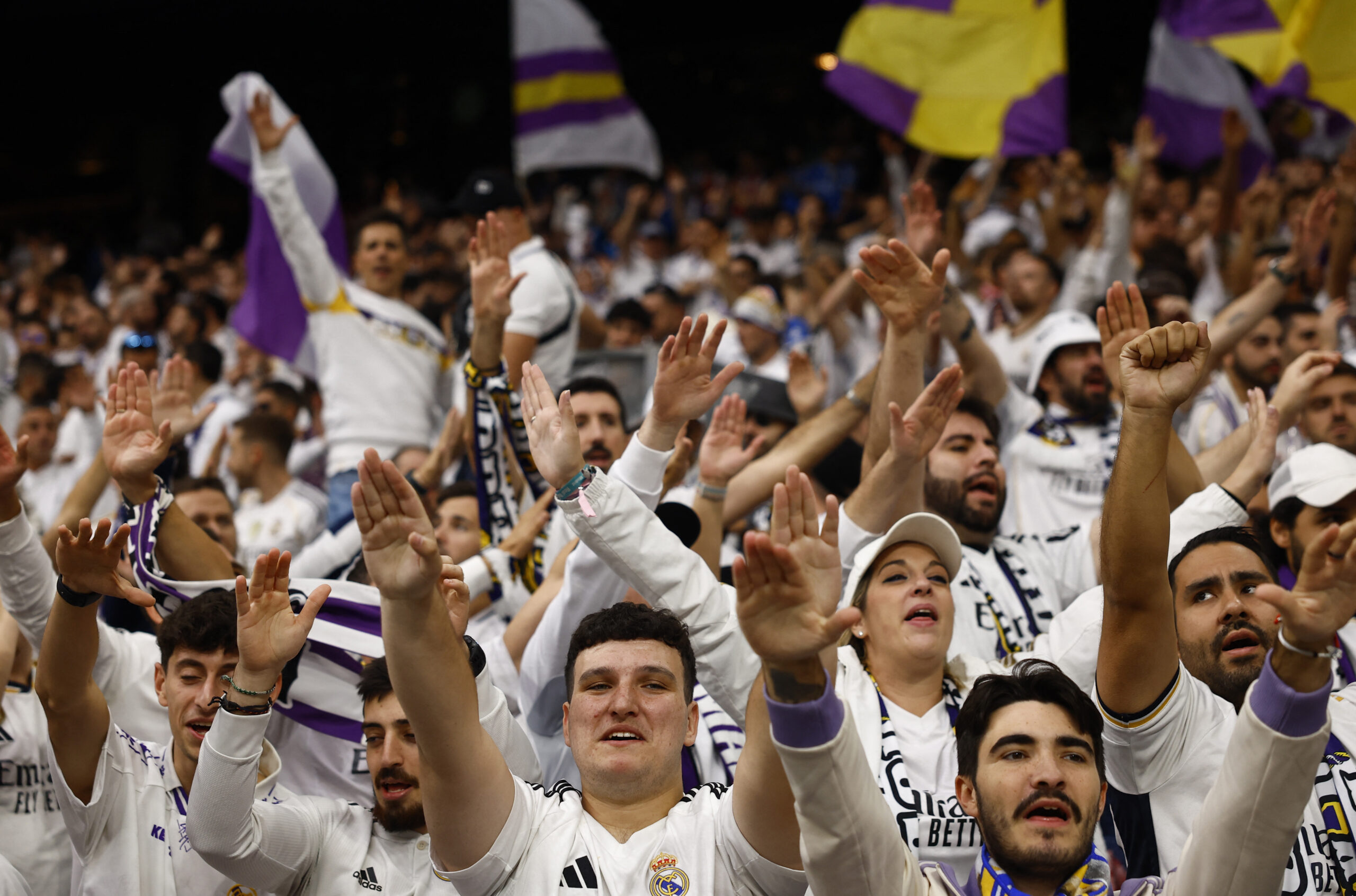LaLiga – Real Madrid v FC Barcelona Soccer Football - LaLiga - Real Madrid v FC Barcelona - Santiago Bernabeu, Madrid, Spain - October 26, 2025 Real Madrid fans inside the stadium before the match REUTERS/Susana Vera