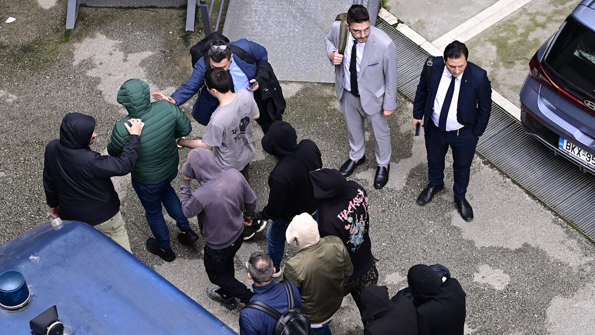 Οι συλληφθέντες για τις παράνομες επιδοτήσεις του ΟΠΕΚΕΠΕ οδηγούνται στην Ευρωπαϊκή Εισαγγελία