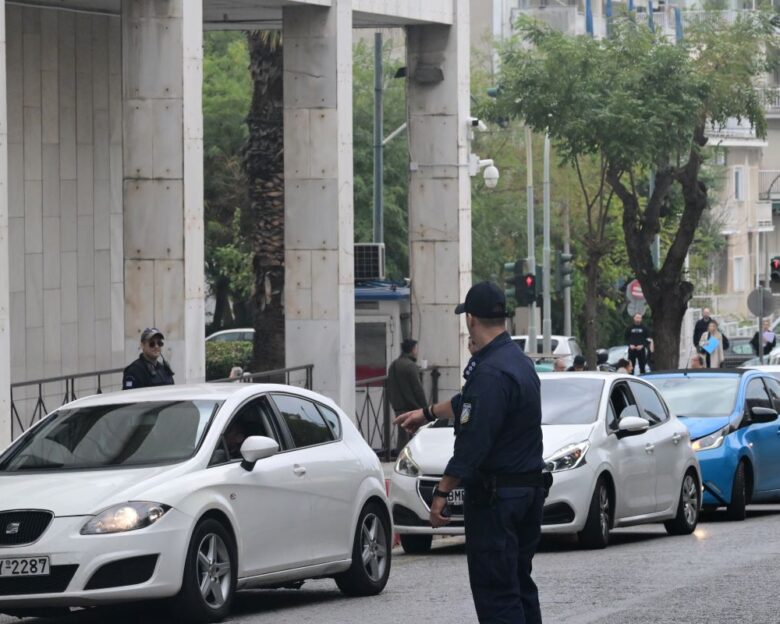 ΟΠΕΚΕΠΕ: Με κονβόι 25 αυτοκινήτων μεταφέρθηκαν οι 37 συλληφθέντες στη ΓΑΔΑ – Η ανακοίνωση της ΕΛ.ΑΣ