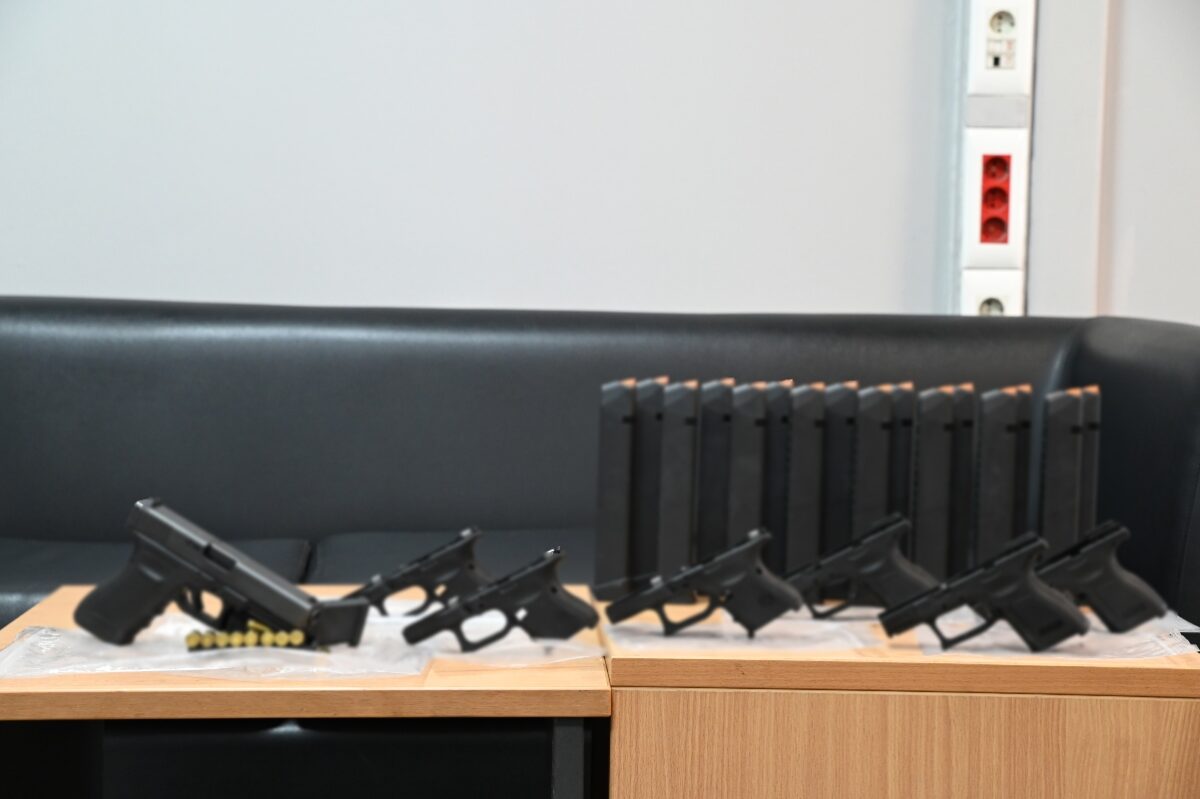 Τα όπλα που μετέφεραν οι 13 Τούρκοι που συνελήφθησαν στον Έβρο