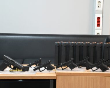 Τα όπλα που μετέφεραν οι 13 Τούρκοι που συνελήφθησαν στον Έβρο
