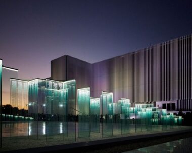 Η νέα βιοκλιματική όψη του κεντρικού κτιρίου του υπουργείου Εθνικής Άμυνας