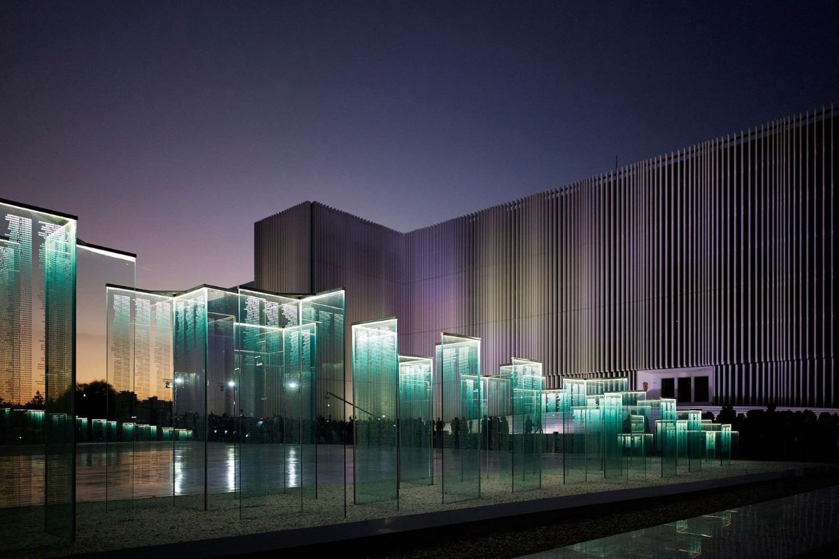 Η νέα βιοκλιματική όψη του κεντρικού κτιρίου του υπουργείου Εθνικής Άμυνας  