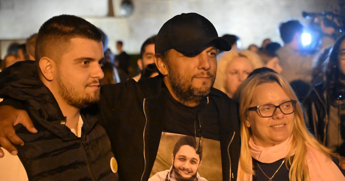 Panos Routsi: Crowds of people in the gathering after the end of the hunger strike – ‘It’s a day of victory, we continue to the end