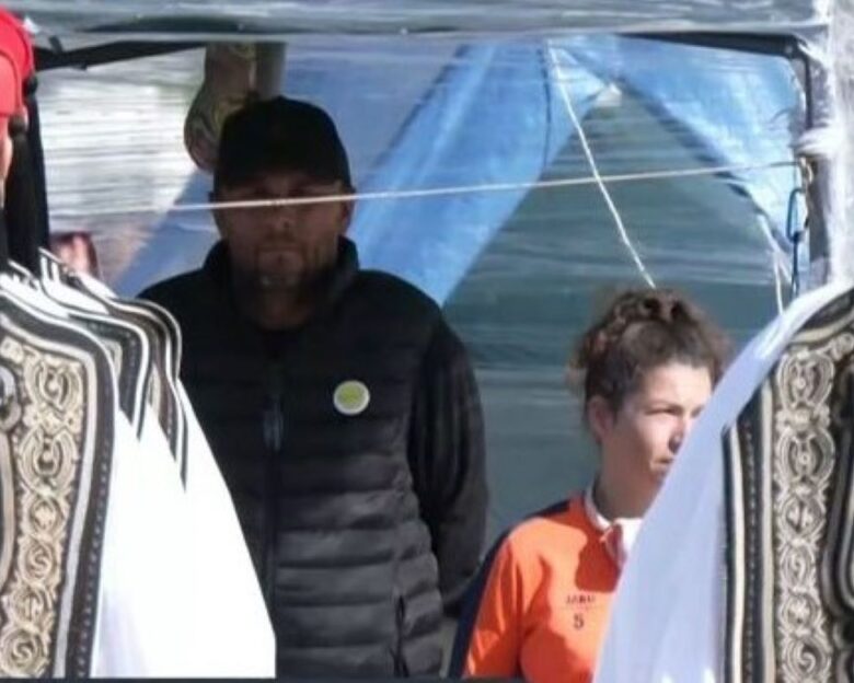Ο Πάνος Ρούτσι όρθιος μπροστά στους εύζωνες σε ένδειξη σεβασμού – Στην 21η ημέρα απεργίας πείνας
