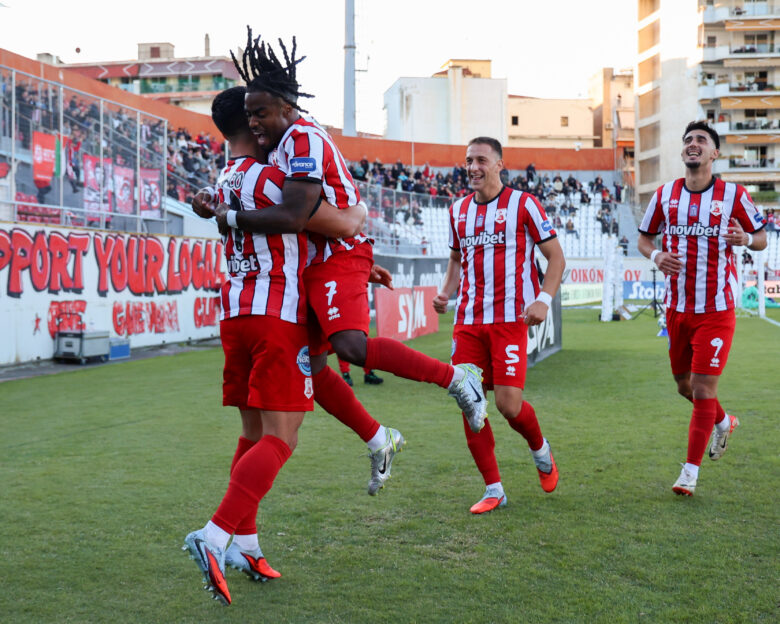 Πανσερραϊκός – Αστέρας Τρίπολης 2-1: Πρώτη νίκη των Σερραίων στην Super League με γκολ του Μάρας στο φινάλε