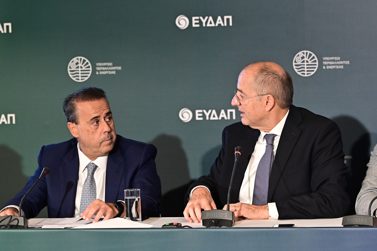 Ο υπουργός Περιβάλλοντος και Ενέργειας, Σταύρος Παπασταύρου και ο Διευθύνων Σύμβουλος της ΕΥΔΑΠ, Χάρης Σαχίνης