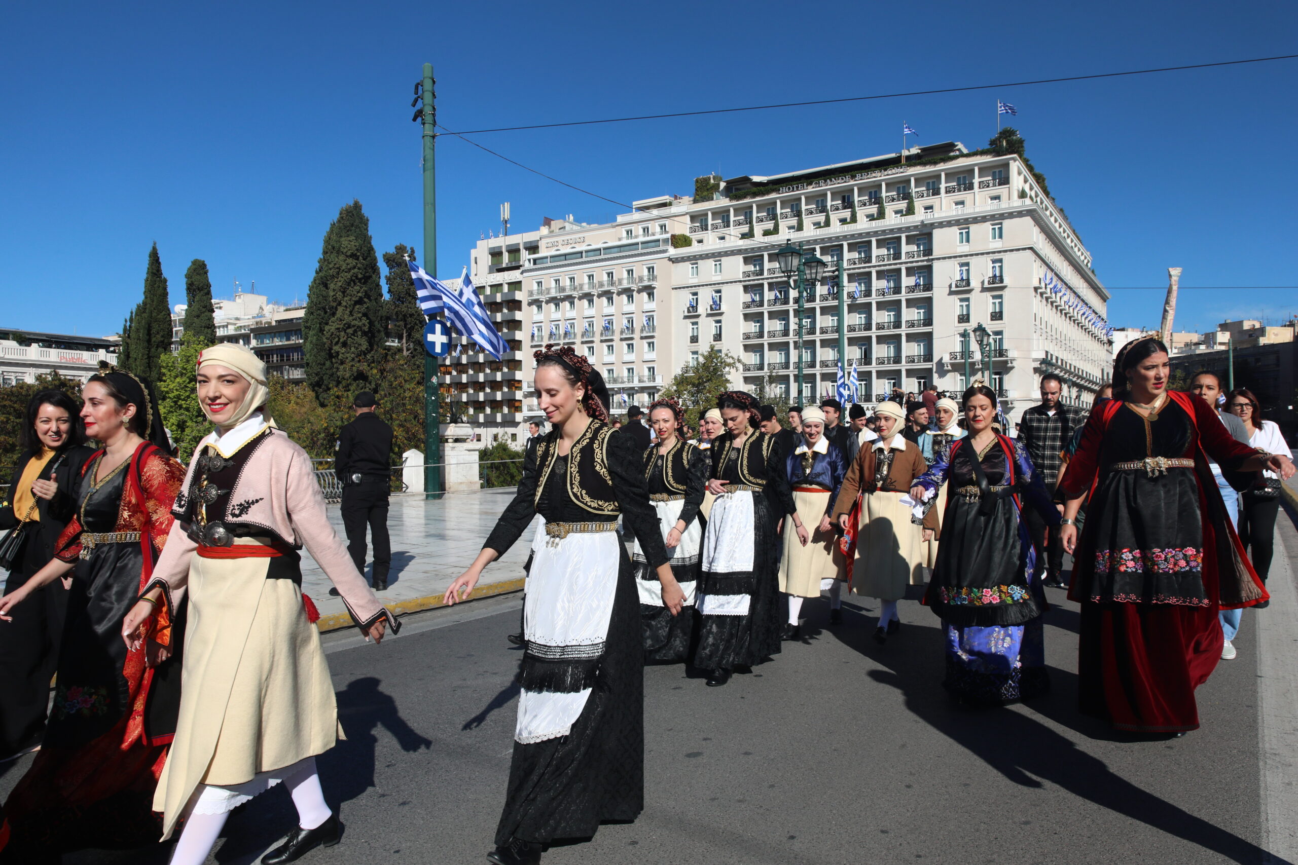 Παρέλαση μαθητών, σπουδαστών, προσκόπων και οδηγών μπροστά από το Μνημείο του Άγνωστου Στρατιώτη στην Αθήνα για την εθνική επέτειο της 28ης Οκτωβρίου, Τρίτη 28 Οκτωβρίου 2025.  (ΓΙΑΝΝΗΣ ΠΑΝΑΓΟΠΟΥΛΟΣ/EUROKINISSI)