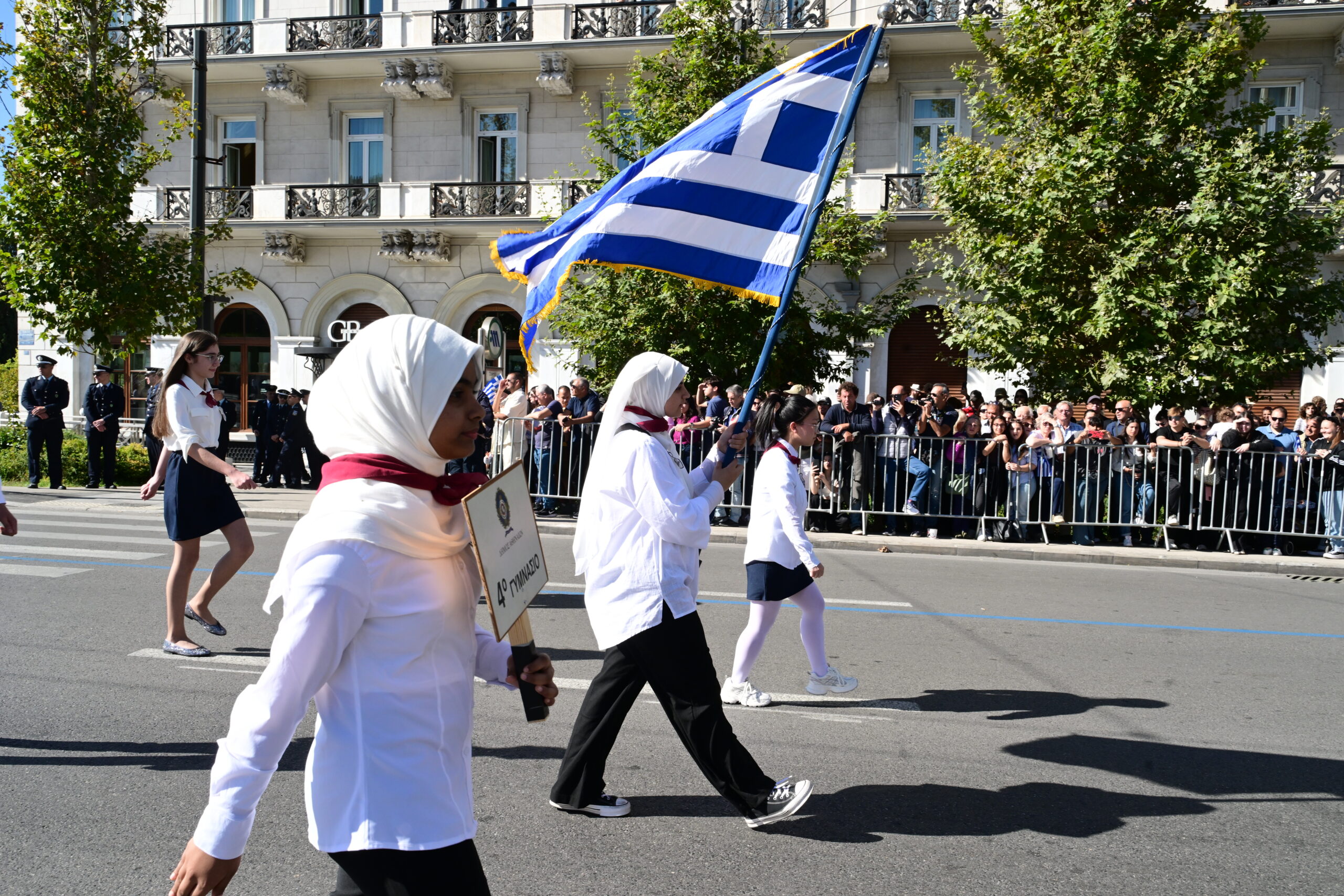 Παρέλαση μαθητών, σπουδαστών, προσκόπων και οδηγών μπροστά από το Μνημείο του Άγνωστου Στρατιώτη στην Αθήνα για την εθνική επέτειο της 28ης Οκτωβρίου, Τρίτη 28 Οκτωβρίου 2025.   (ΤΑΤΙΑΝΑ ΜΠΟΛΑΡΗ/EUROKINISSI)