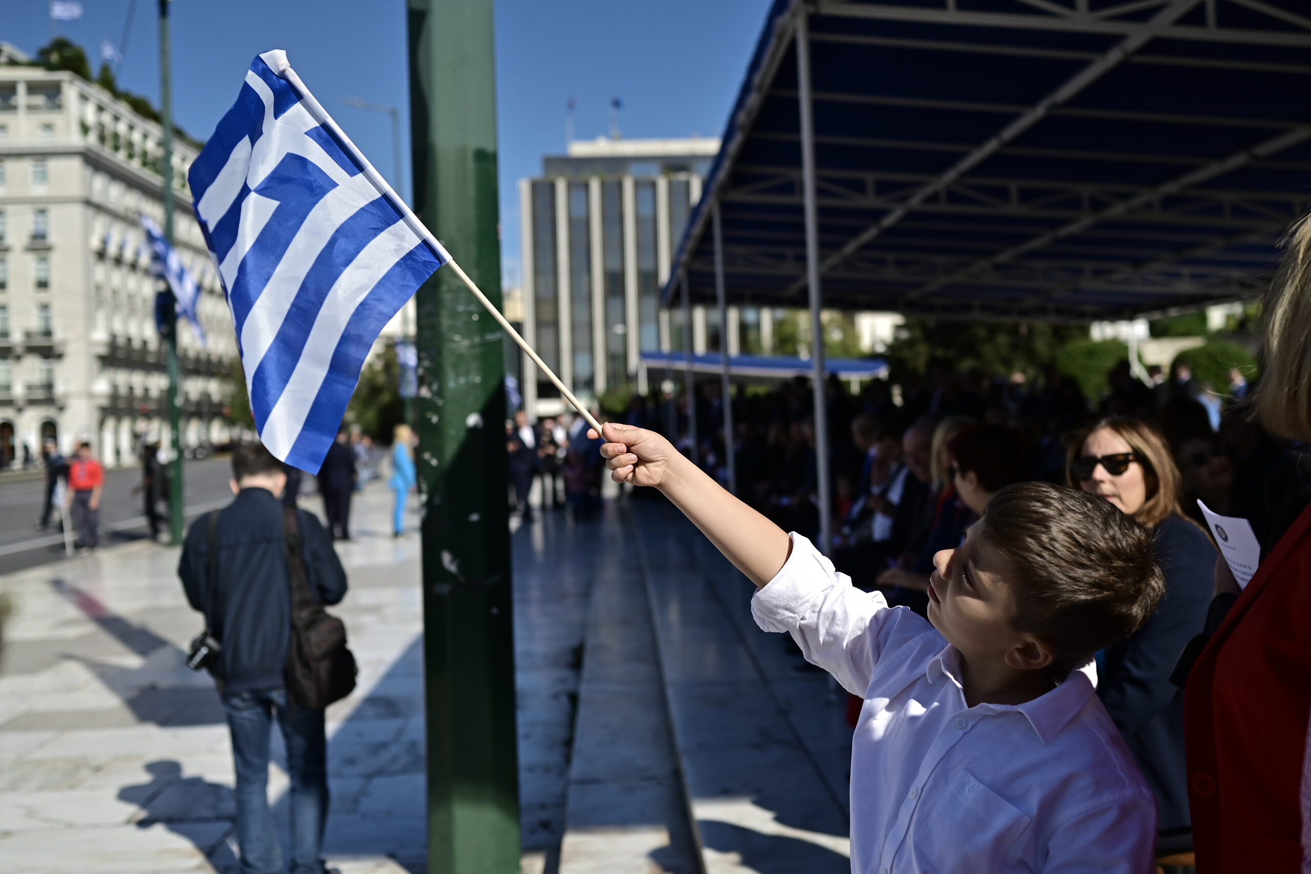 Παρέλαση μαθητών, σπουδαστών, προσκόπων και οδηγών μπροστά από το Μνημείο του Άγνωστου Στρατιώτη στην Αθήνα για την εθνική επέτειο της 28ης Οκτωβρίου, Τρίτη 28 Οκτωβρίου 2025.  (ΜΙΧΑΛΗΣ ΚΑΡΑΓΙΑΝΝΗΣ/EUROKINISSI)