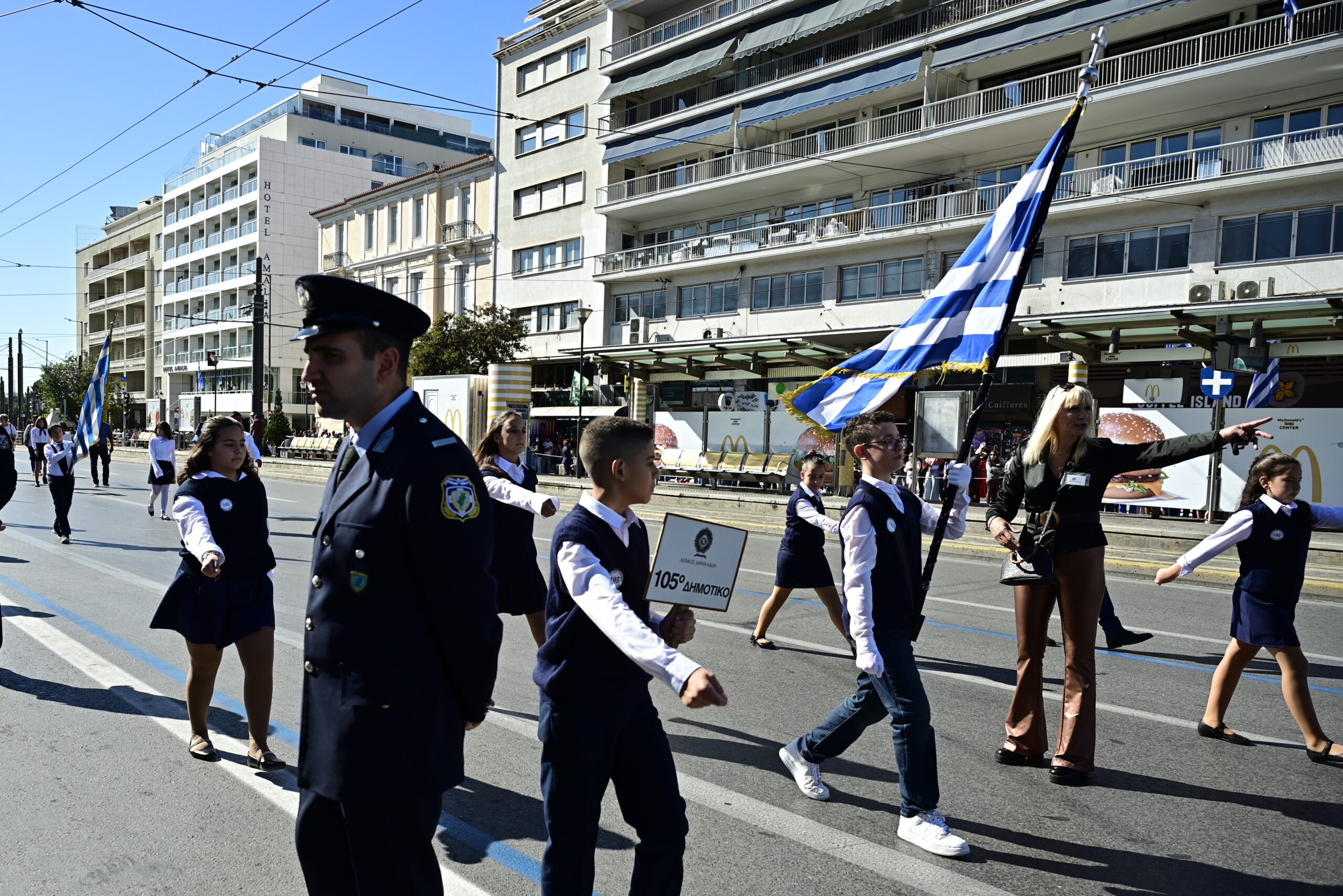 Παρέλαση μαθητών, σπουδαστών, προσκόπων και οδηγών μπροστά από το Μνημείο του Άγνωστου Στρατιώτη στην Αθήνα για την εθνική επέτειο της 28ης Οκτωβρίου, Τρίτη 28 Οκτωβρίου 2025.  (ΜΙΧΑΛΗΣ ΚΑΡΑΓΙΑΝΝΗΣ/EUROKINISSI)