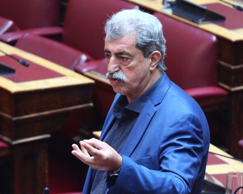 Ο Παύλος Πολάκης κατά του Διονύση Σαββόπουλου ακόμη και μετά τον θάνατο του σπουδαίου τραγουδοποιού: «Ρε ουστ που θα πηγαίναμε και στην κηδεία»