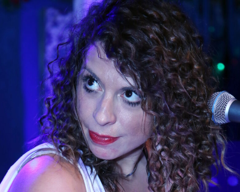 Η Πένυ Σκάρου έπεσε θύμα βιασμού και έμεινε έγκυος: Η αποκάλυψη για τον εφιάλτη που βίωσε και ο δικαστικός αγώνας