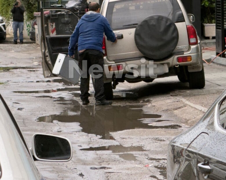 Περιστέρι: Καταδικασμένος για δολοφονία και όπλα ο 37χρονος που μαχαιρώθηκε μέχρι θανάτου – Ανθρωποκυνηγητό για τη σύλληψη του δράστη