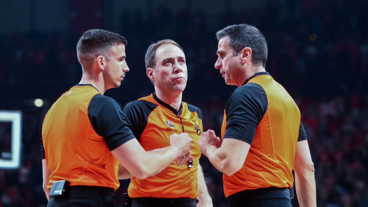 Διαιτητές σε αγώνα της Euroleague (ΘΑΝΑΣΗΣ ΔΗΜΟΠΟΥΛΟΣ
