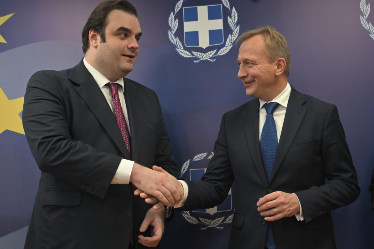 Συνάντηση του Υπουργού Οικονομικών Κυριάκου Πιερρακάκη με τον Ευρωπαίο Επίτροπο για τον Προϋπολογισμό, την Καταπολέμηση της Απάτης και τη Δημόσια Διοίκηση Piotr Serafin, στο υπουργείο Οικονομικών