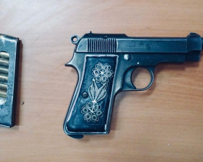 Φυλακές Κορυδαλλού: Το πιστόλι με τον γεμιστήρα και τις 8 σφαίρες που βρέθηκε θαμμένο στο προαύλιο