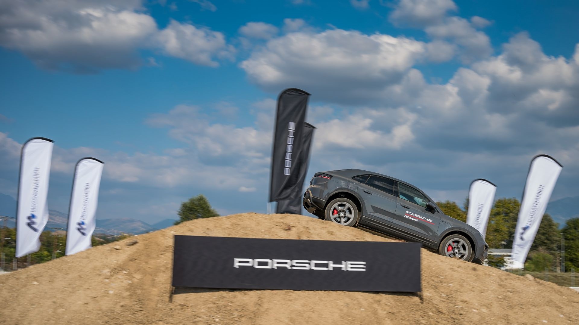 Στην πίστα των Σερρών με τη νέα Porsche 911 GT3