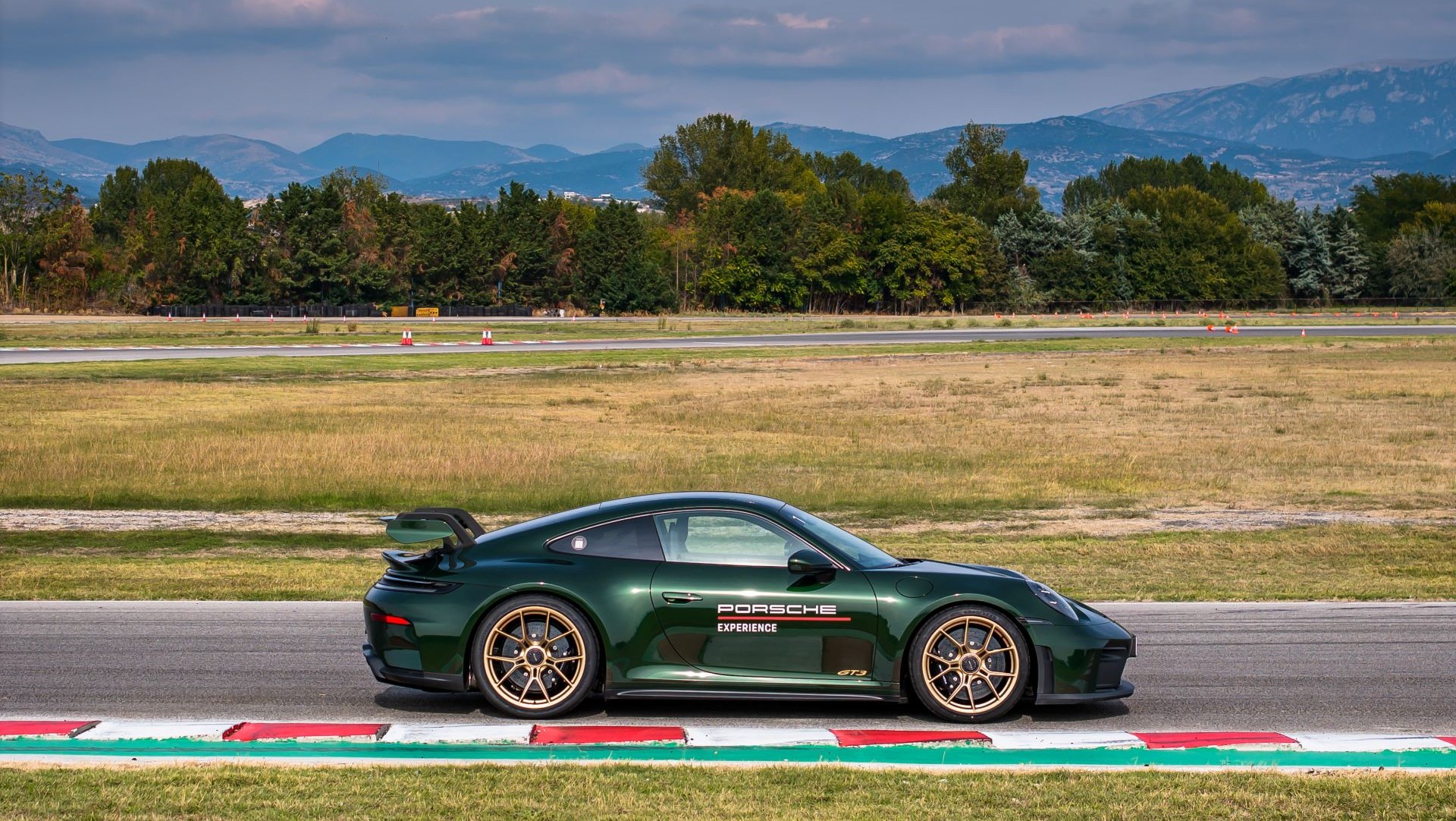 Στην πίστα των Σερρών με τη νέα Porsche 911 GT3
